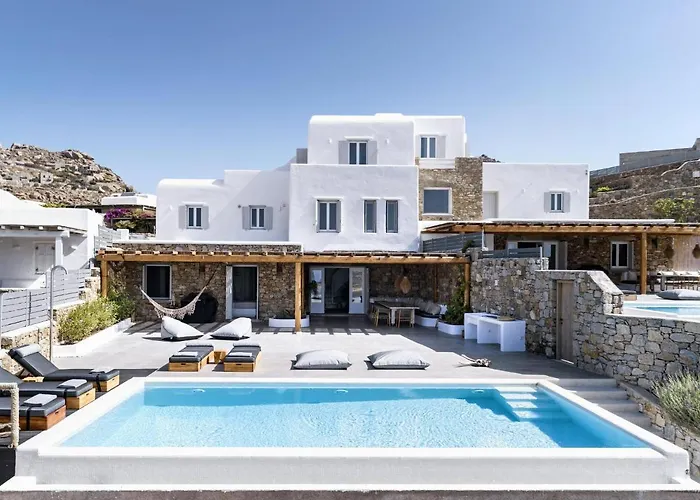 Dream View Villa, 2 Min Walk To The Beach, By Red Windmill וילה